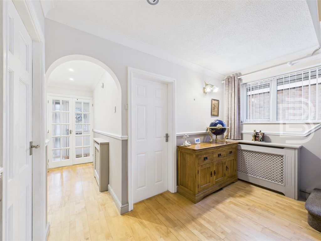 Property photo 3 of 18 Hallway.Jpg