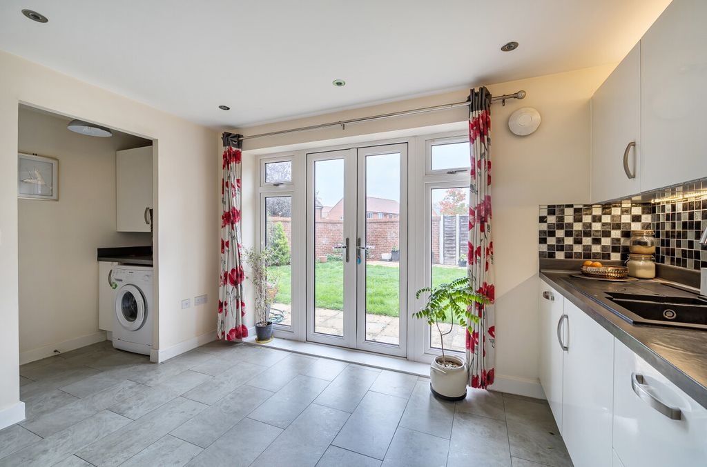 Property photo 3 of 20 1377262-9-690Cce9...