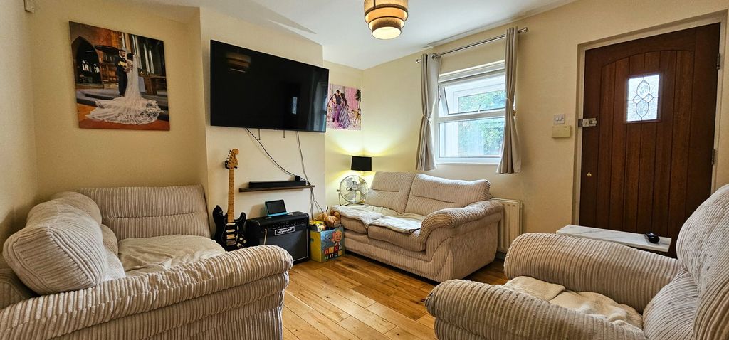 Property photo 2 of 8