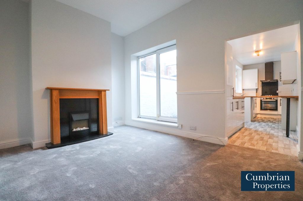 Property photo 3 of 18 Sitting Room