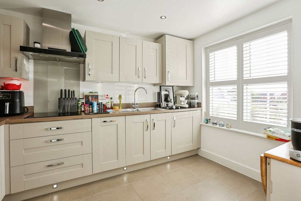 Property photo 2 of 17 Photo