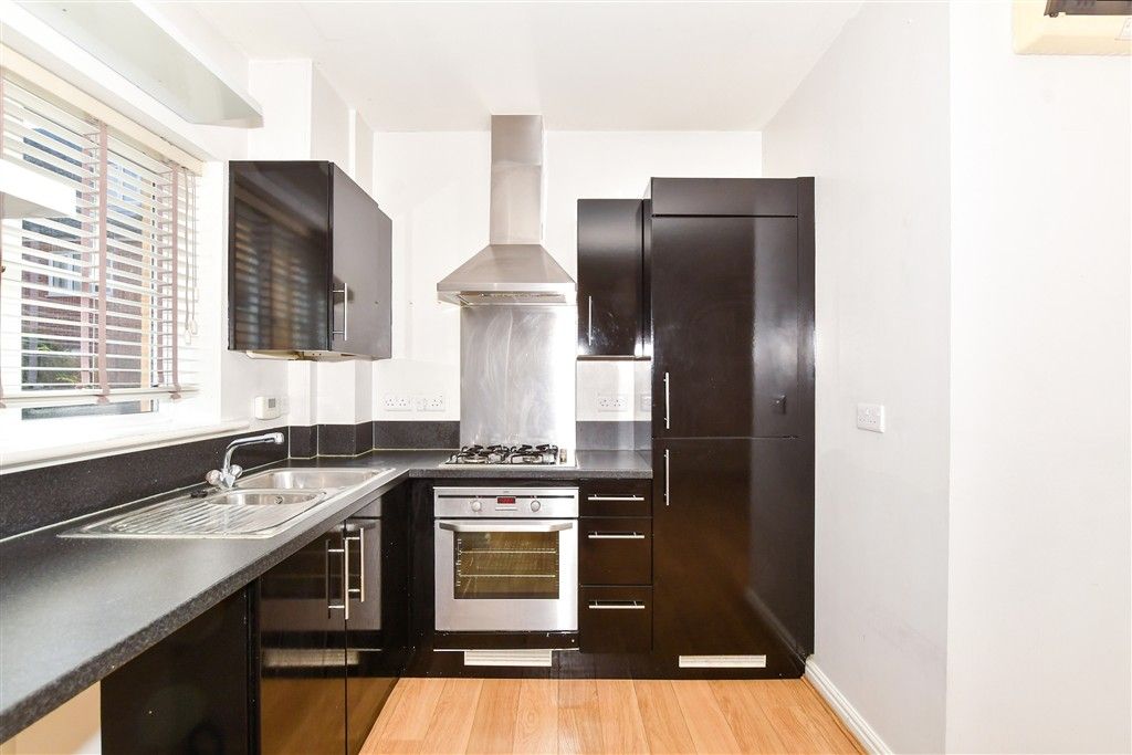 Property photo 3 of 7 Kitchen