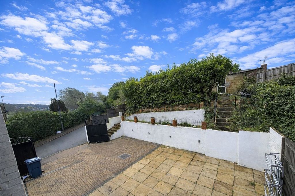 Property photo 3 of 12