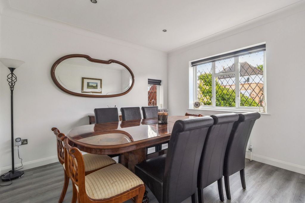 Property photo 3 of 25