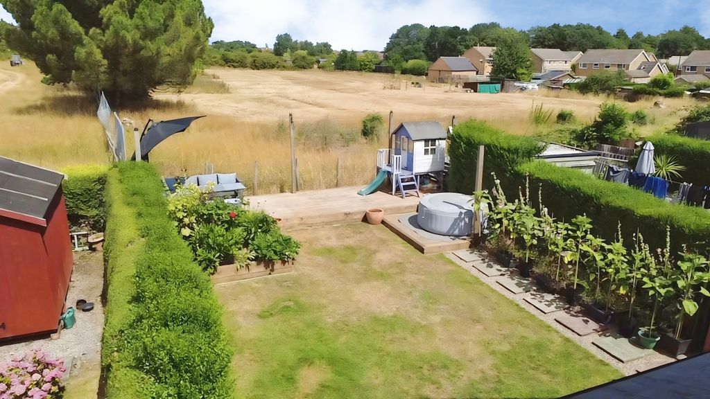 Property photo 3 of 32