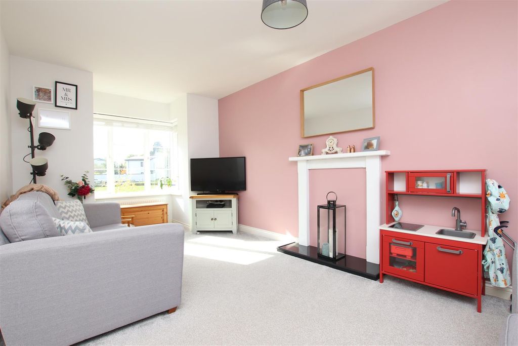 Property photo 2 of 16 Living Room..Jpg