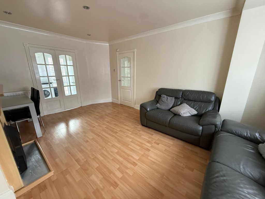 Property photo 3 of 17 Gallery