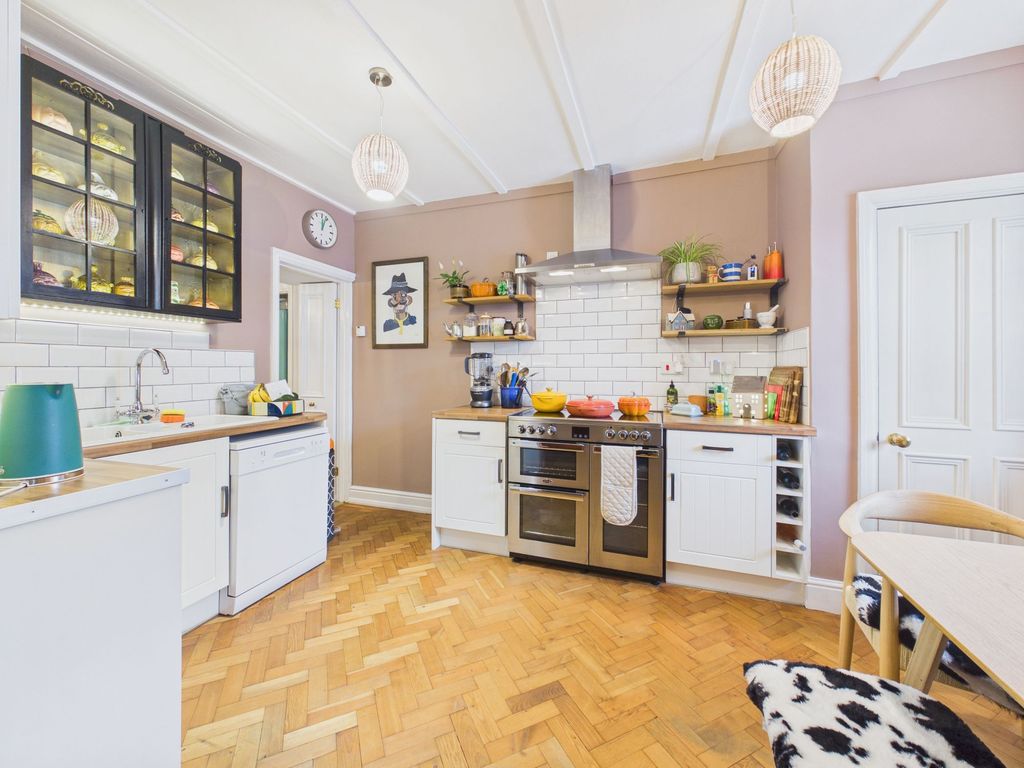 Property photo 2 of 27