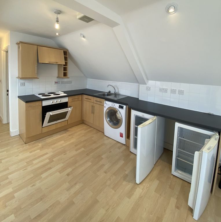 Property photo 2 of 6 Kitchen