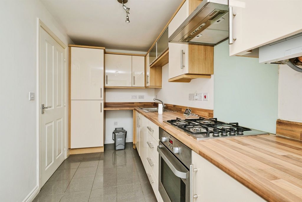 Property photo 2 of 18