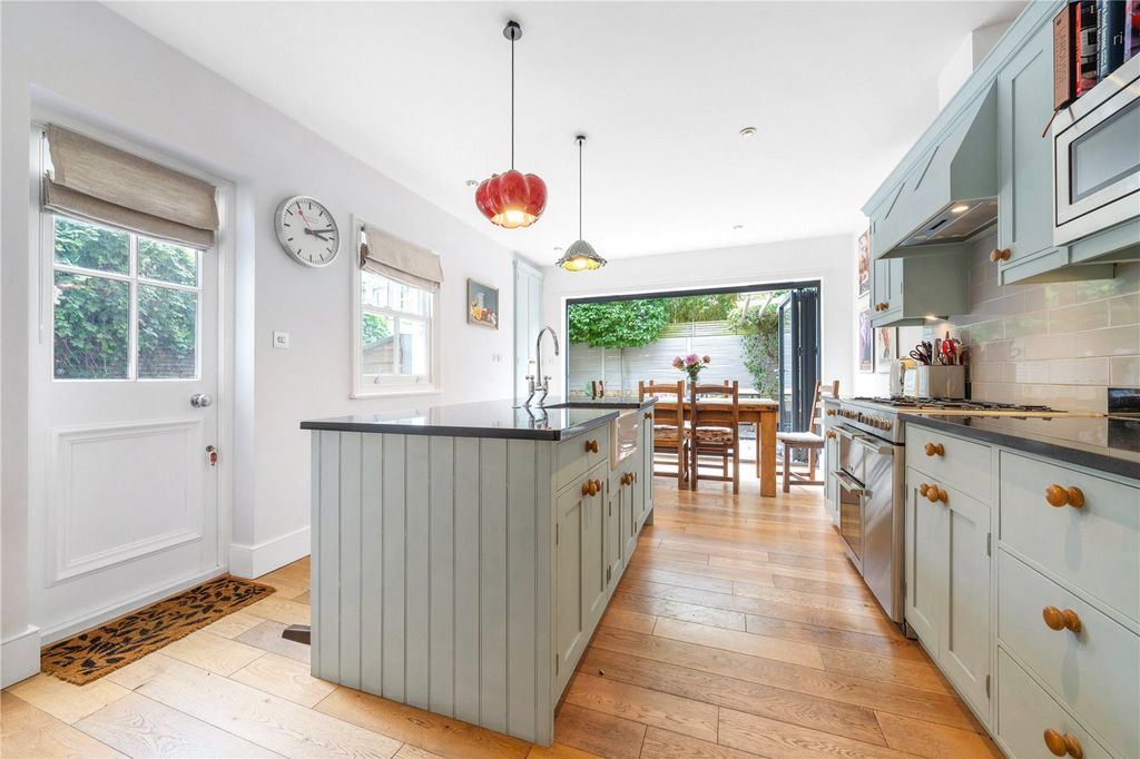 Property photo 2 of 21 Kitchen