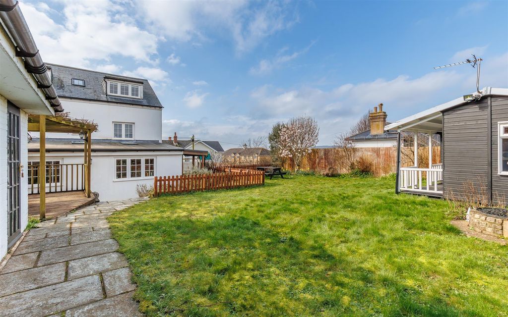 Property photo 2 of 28