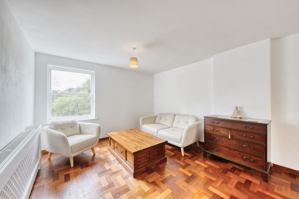Property photo 3 of 17 Photo 6