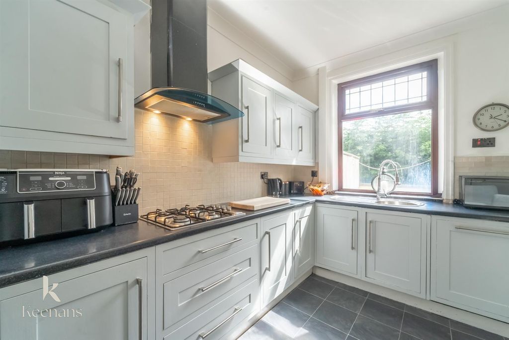 Property photo 3 of 21 Robert Street (2).Jpg