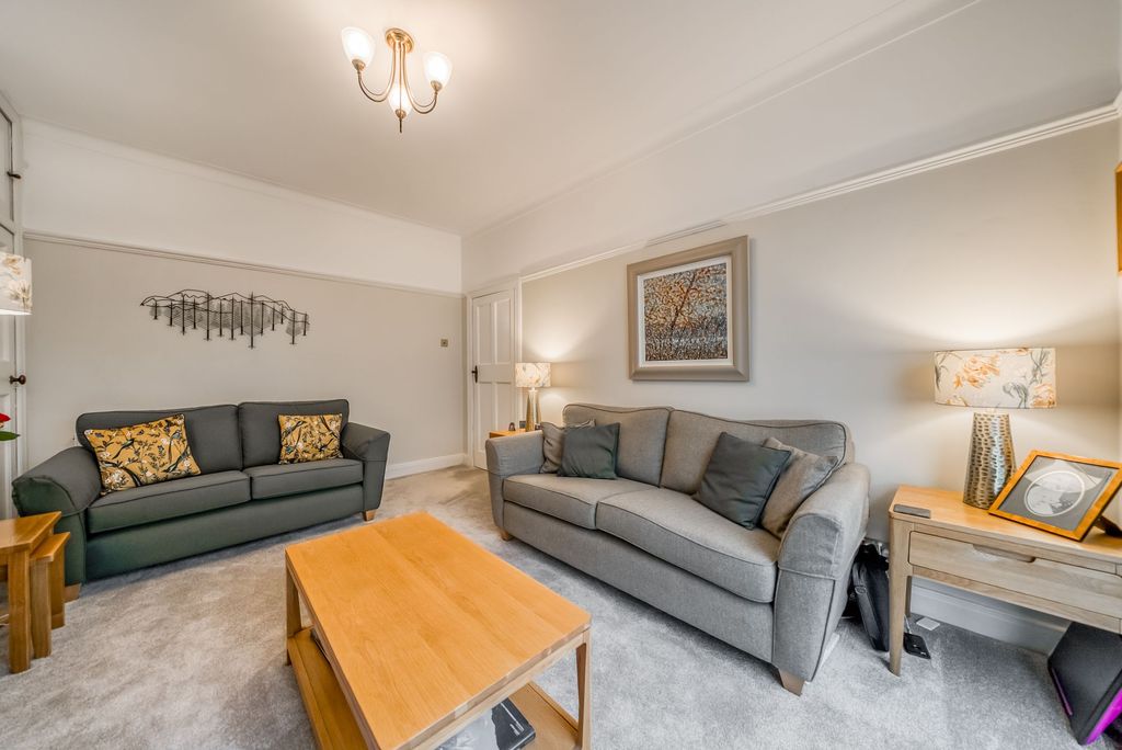 Property photo 3 of 31