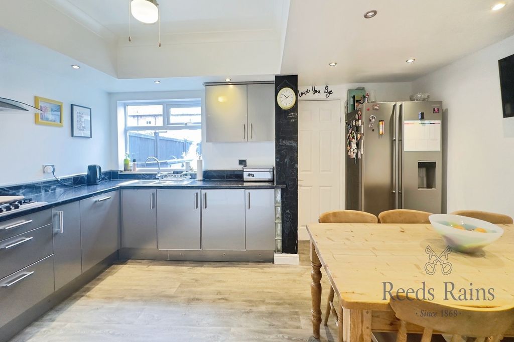 Property photo 3 of 16 Kitchen Dining