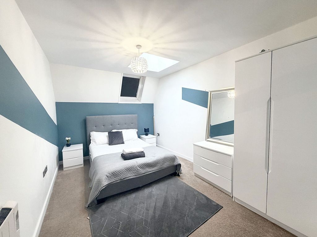 Property photo 3 of 6 Bedroom