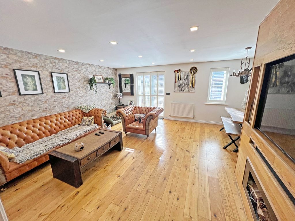 Property photo 2 of 21