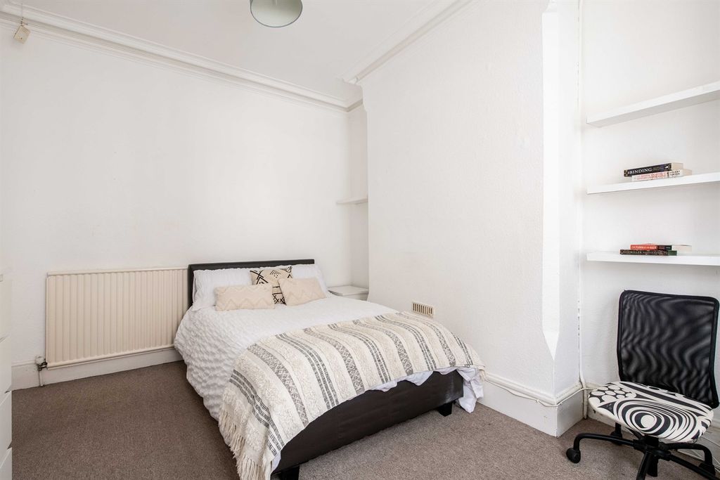 Property photo 3 of 7 (Main)