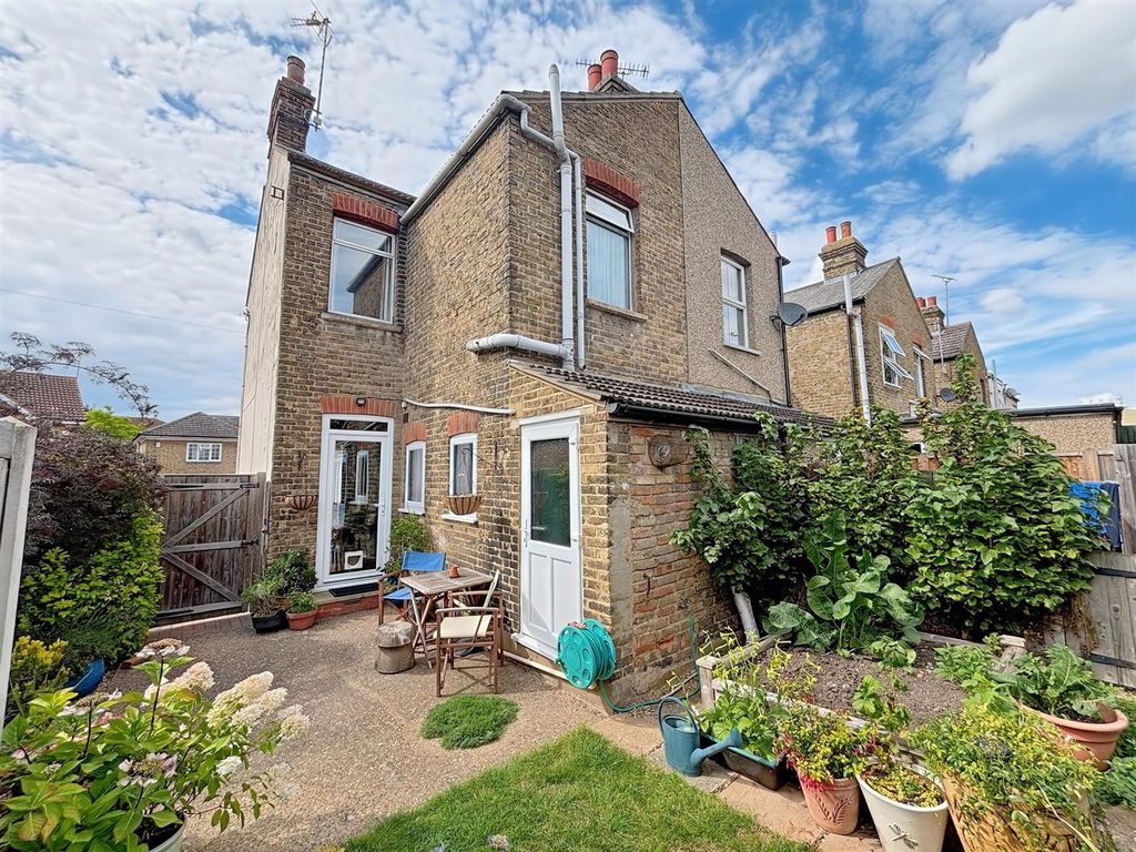 Property photo 2 of 21