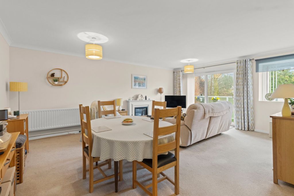 Property photo 3 of 16 Lounge/Diner