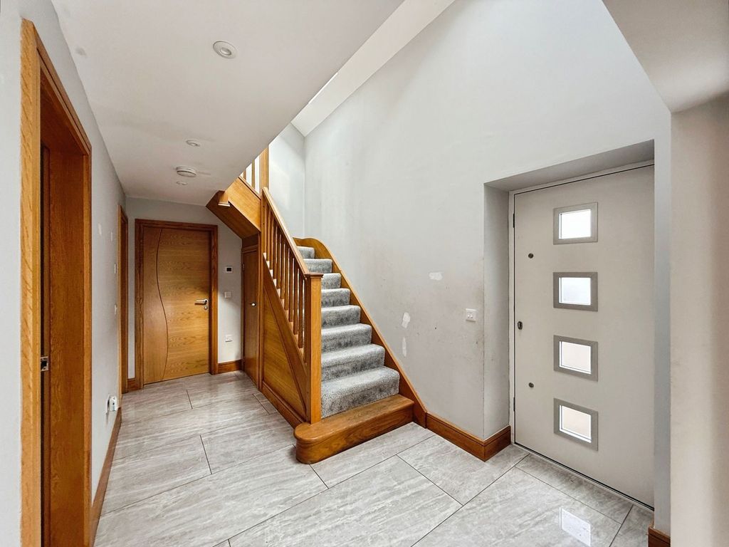 Property photo 3 of 31