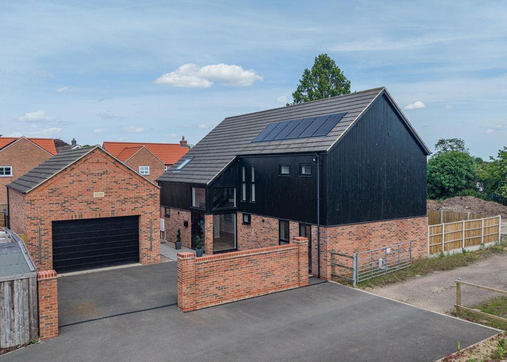 Property photo 1 of 33