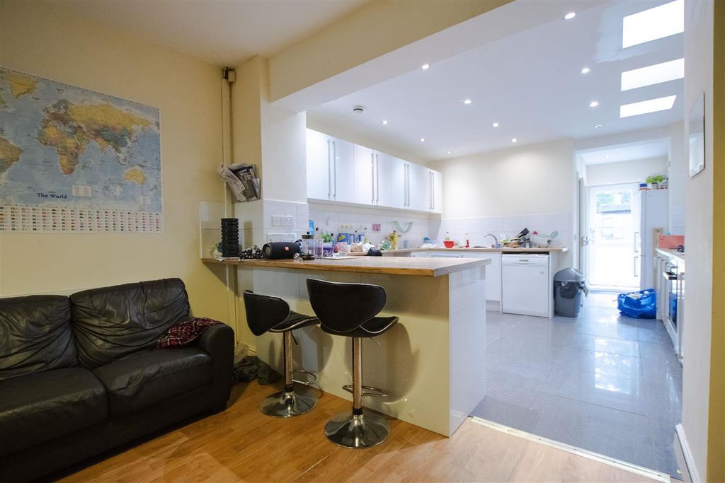 Property photo 1 of 12 Approach