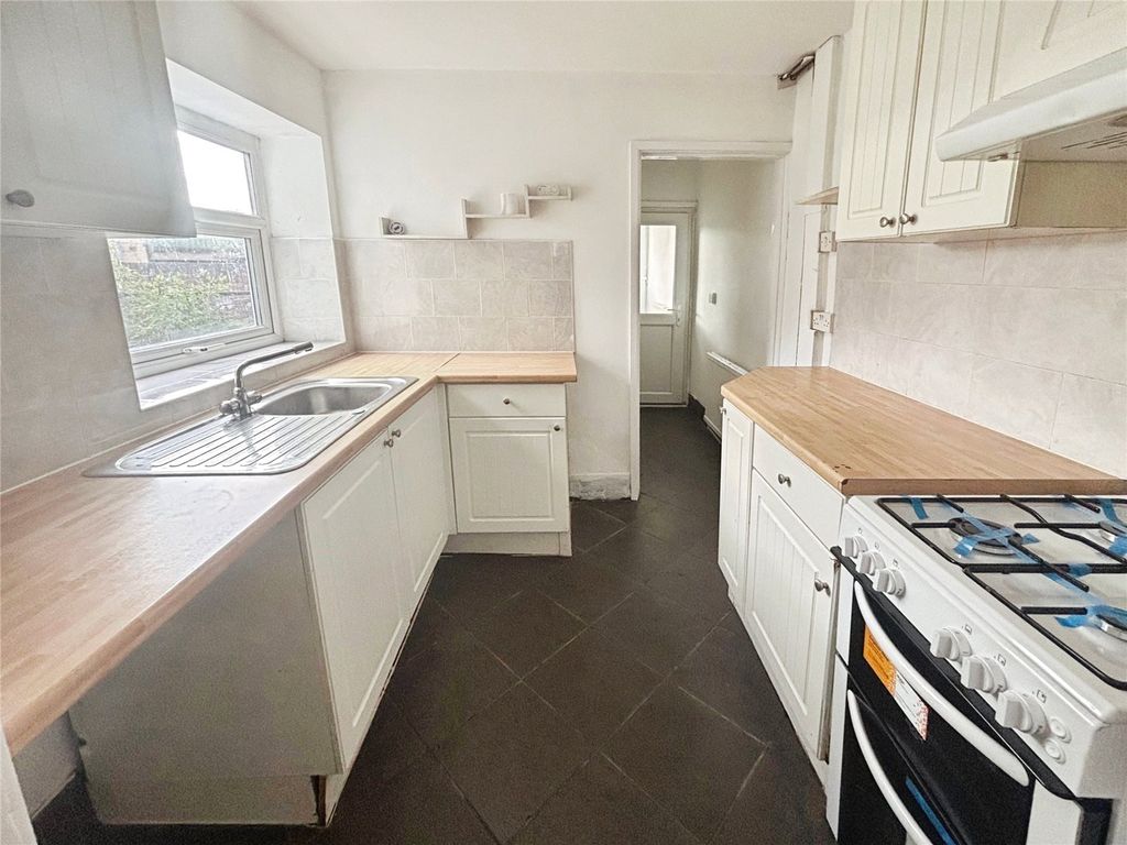 Property photo 2 of 17 Kitchen