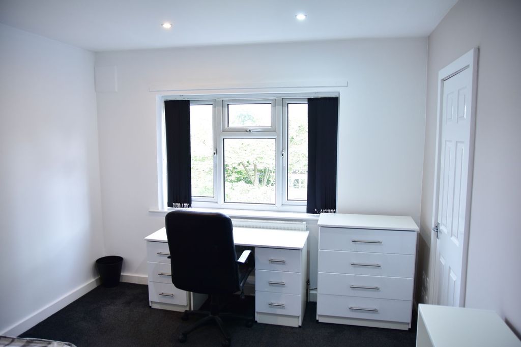 Property photo 3 of 7 Bright And Tidy Bedroom Featuring A Comfortable De...