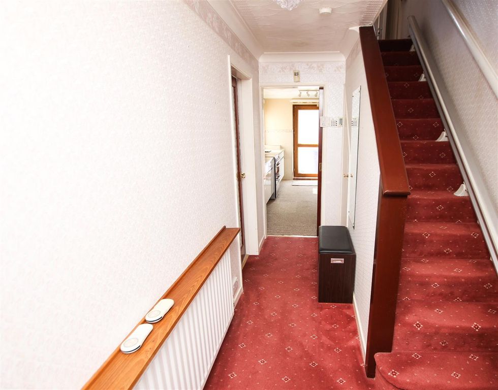 Property photo 3 of 16 Entrance Hall