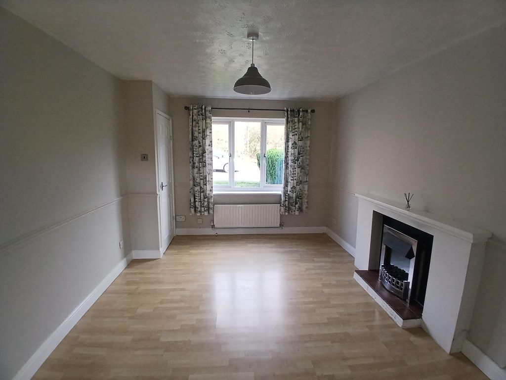 Property photo 3 of 10 Living Room