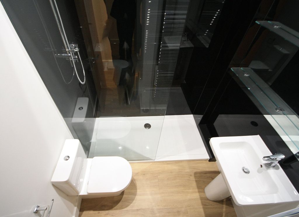 Property photo 3 of 10 Shower Room