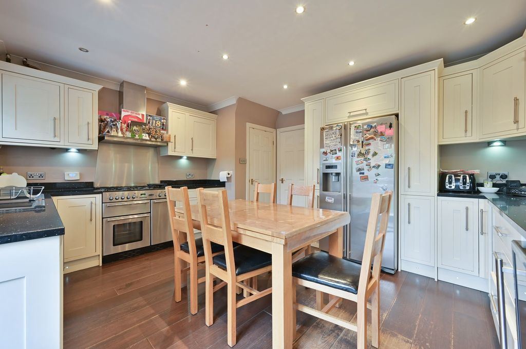 Property photo 2 of 26