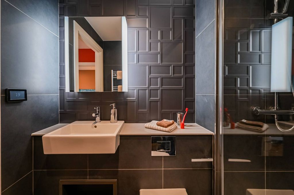 Property photo 1 of 44