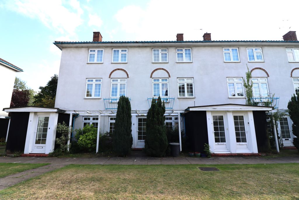Property photo 1 of 9 8 Osborne Court External
