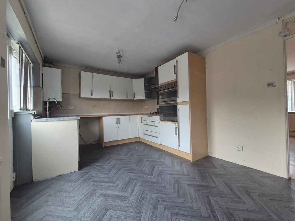 Property photo 2 of 3