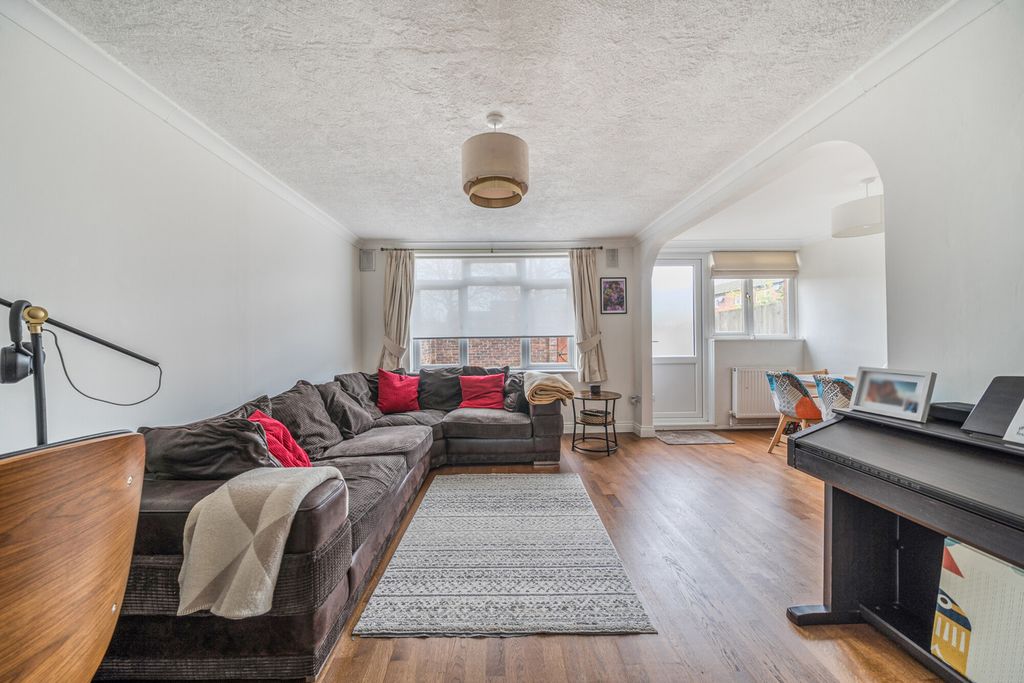 Property photo 3 of 20 1373604-1-69149E3...