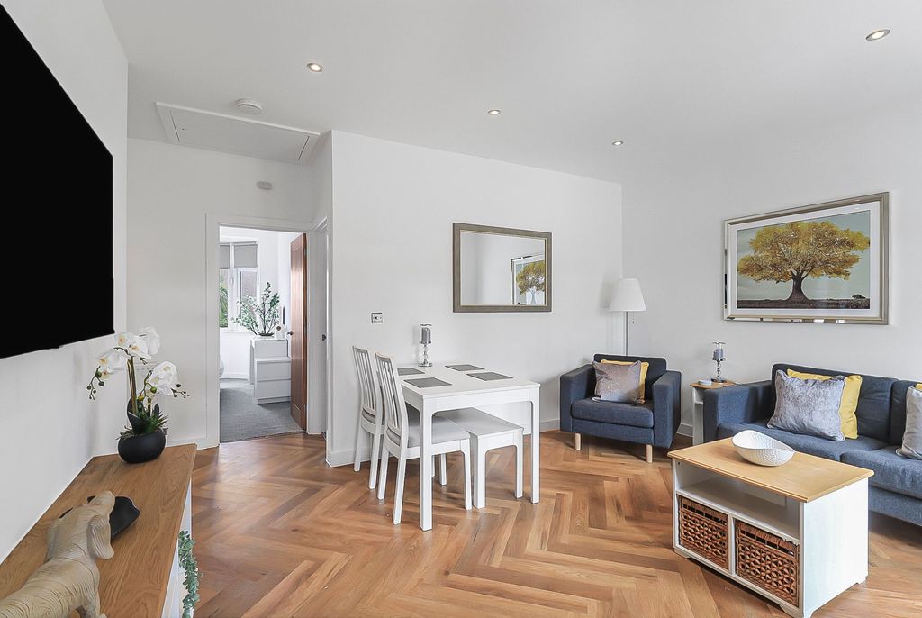 Property photo 2 of 32