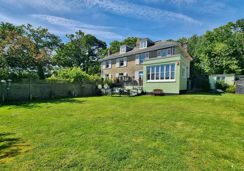 Property photo 2 of 34