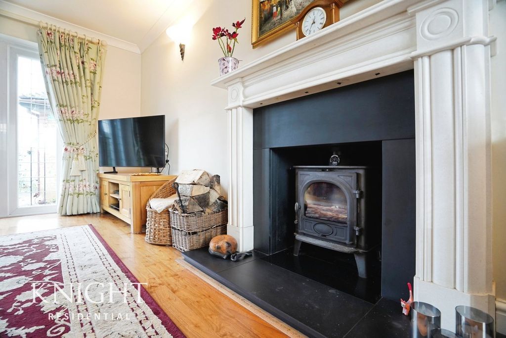 Property photo 3 of 32