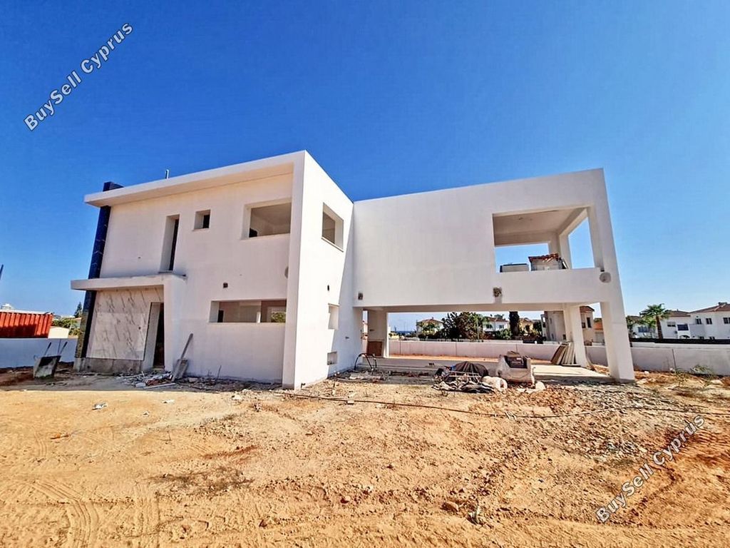 Property photo 2 of 11