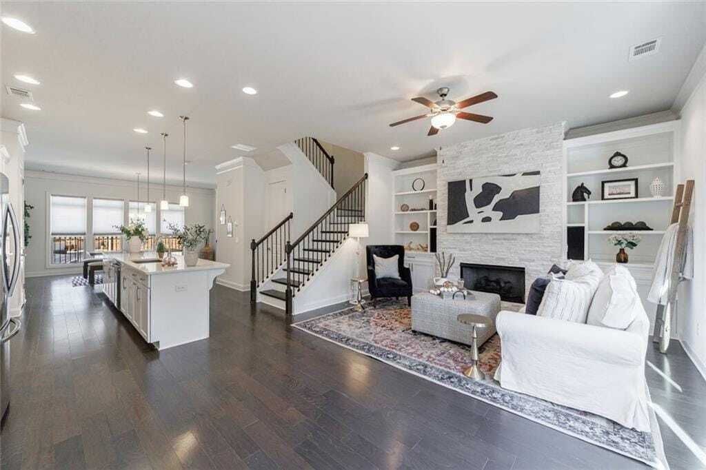 Property photo 1 of 31