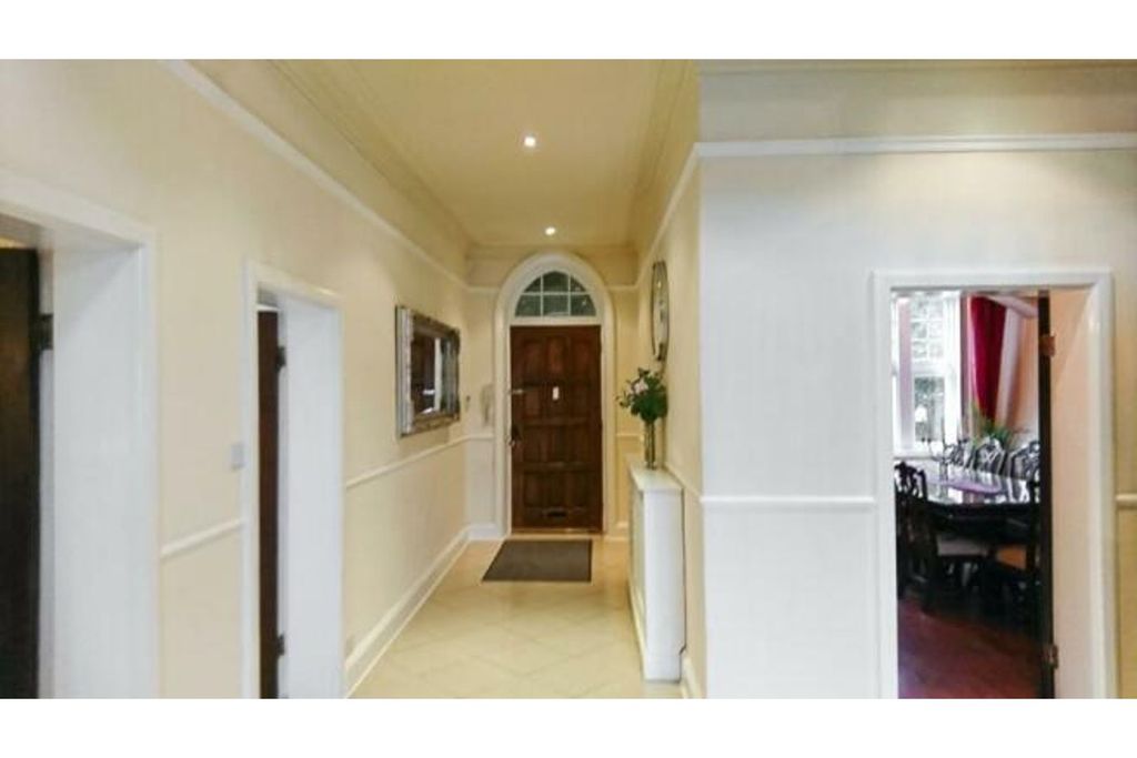 Property photo 3 of 27