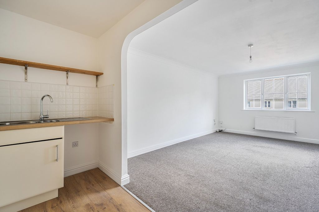 Property photo 3 of 12 5439644