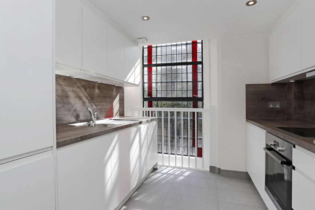 Property photo 2 of 10 Kitchen