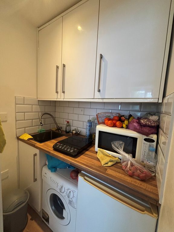 Property photo 3 of 4 Kitchen