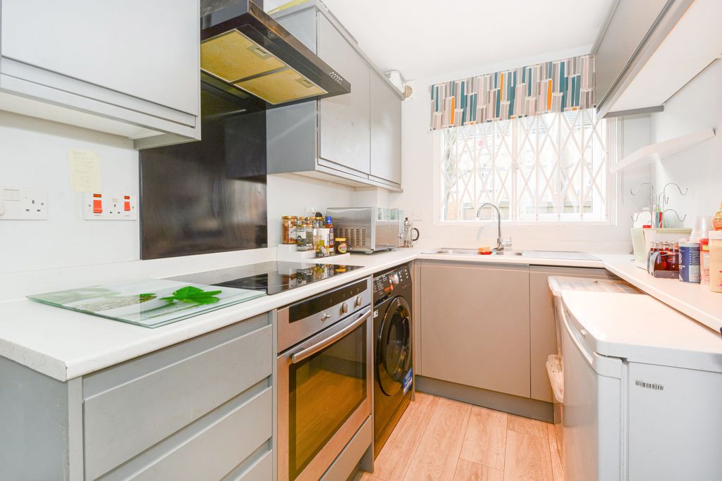 Property photo 2 of 9 Uybb7A7c