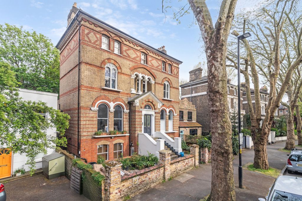 Property photo 1 of 12