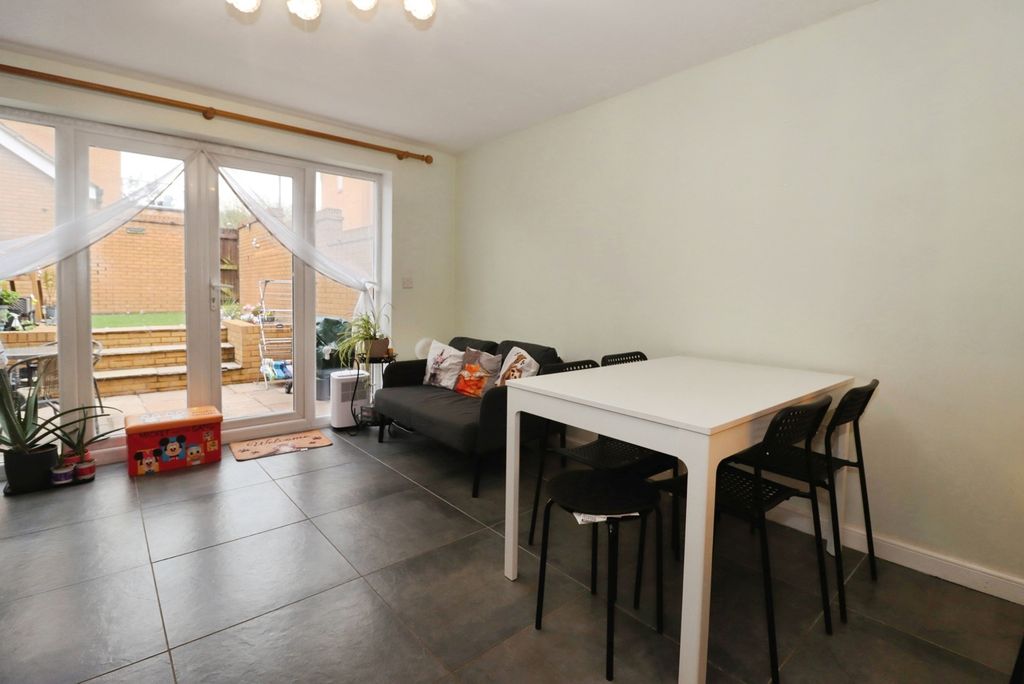 Property photo 3 of 20 Pbox-Img.Jpg